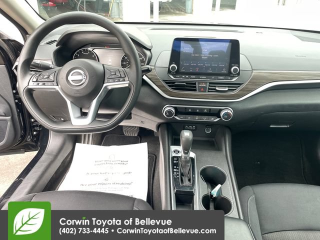 Used 2025 Nissan Altima 2.5 SV FWD image 14
