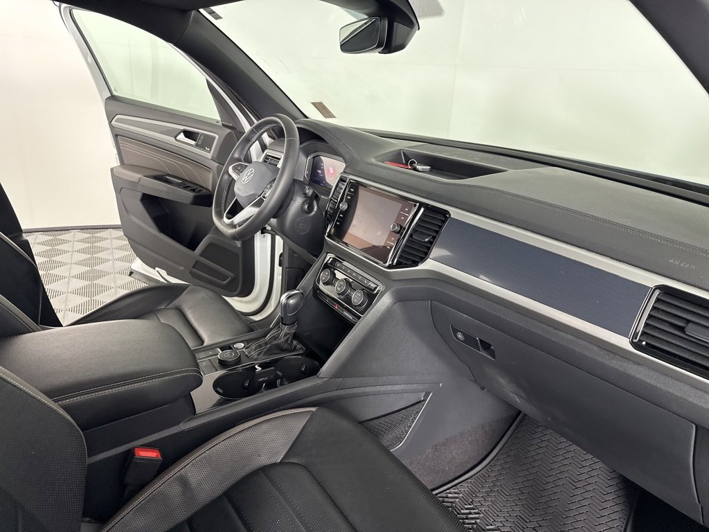 Used 2022 Volkswagen Atlas Cross Sport SEL image 39
