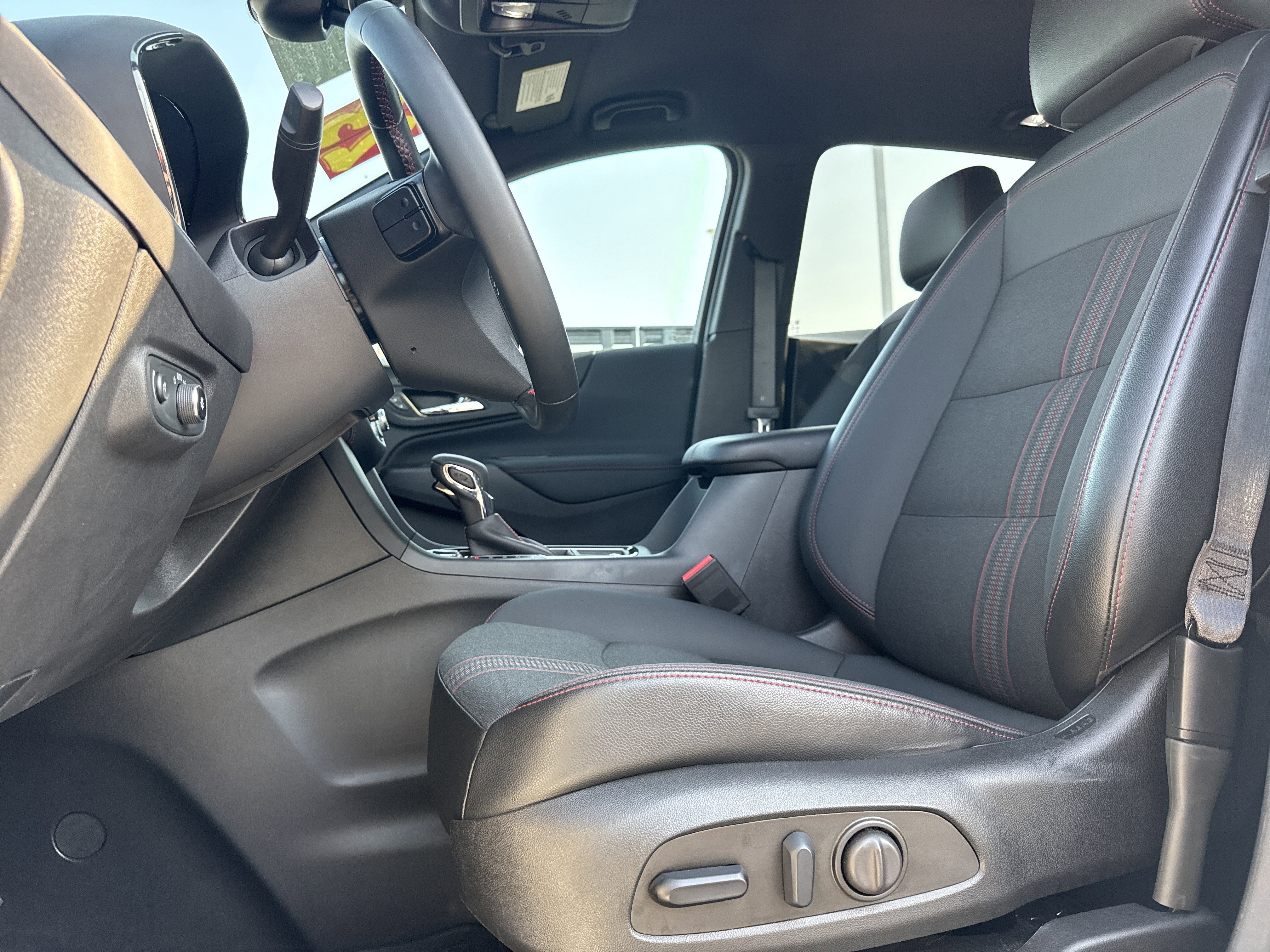 Used 2023 Chevrolet Equinox RS AWD/4WD image 16