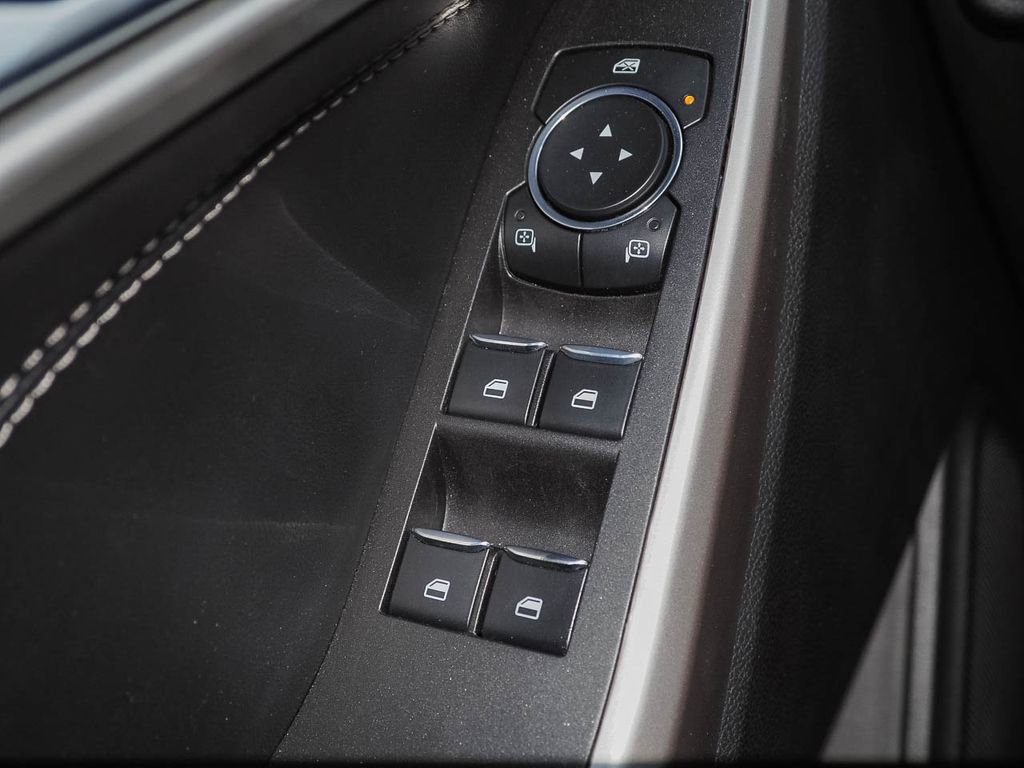 Used 2023 Ford Explorer XLT image 30