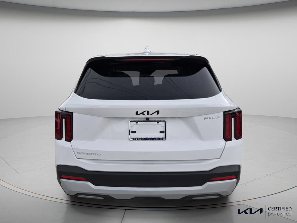 Certified 2026 Kia Sorento LX FWD image 6