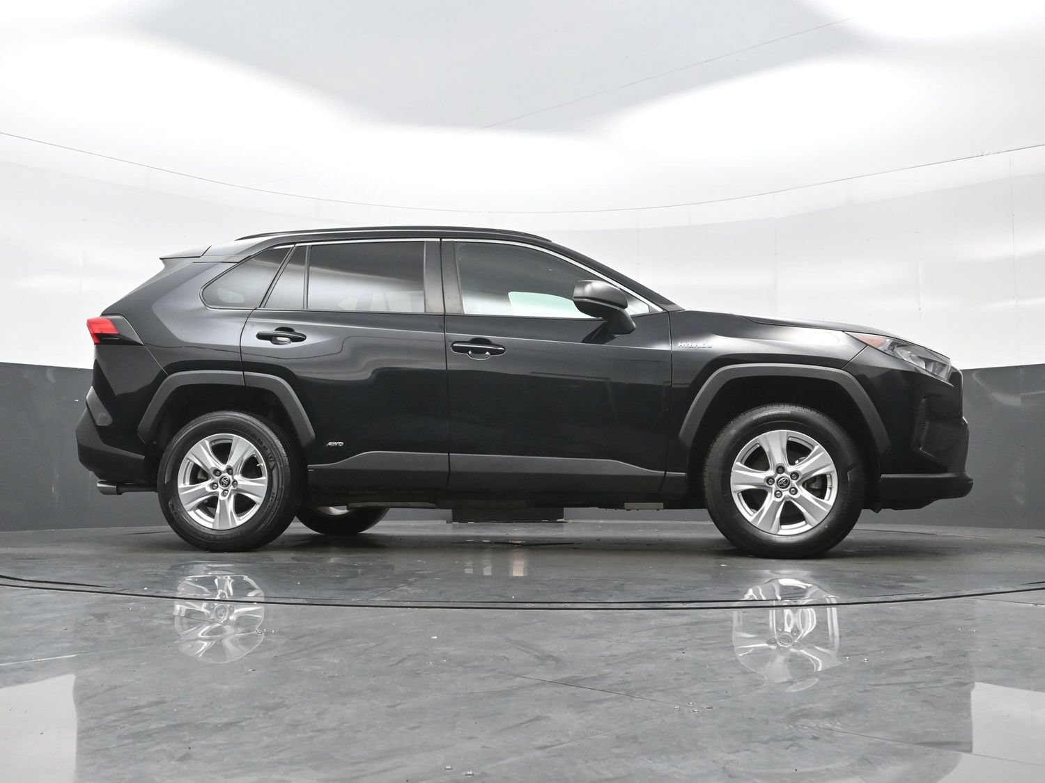 Used 2021 Toyota RAV4 LE AWD/4WD image 31