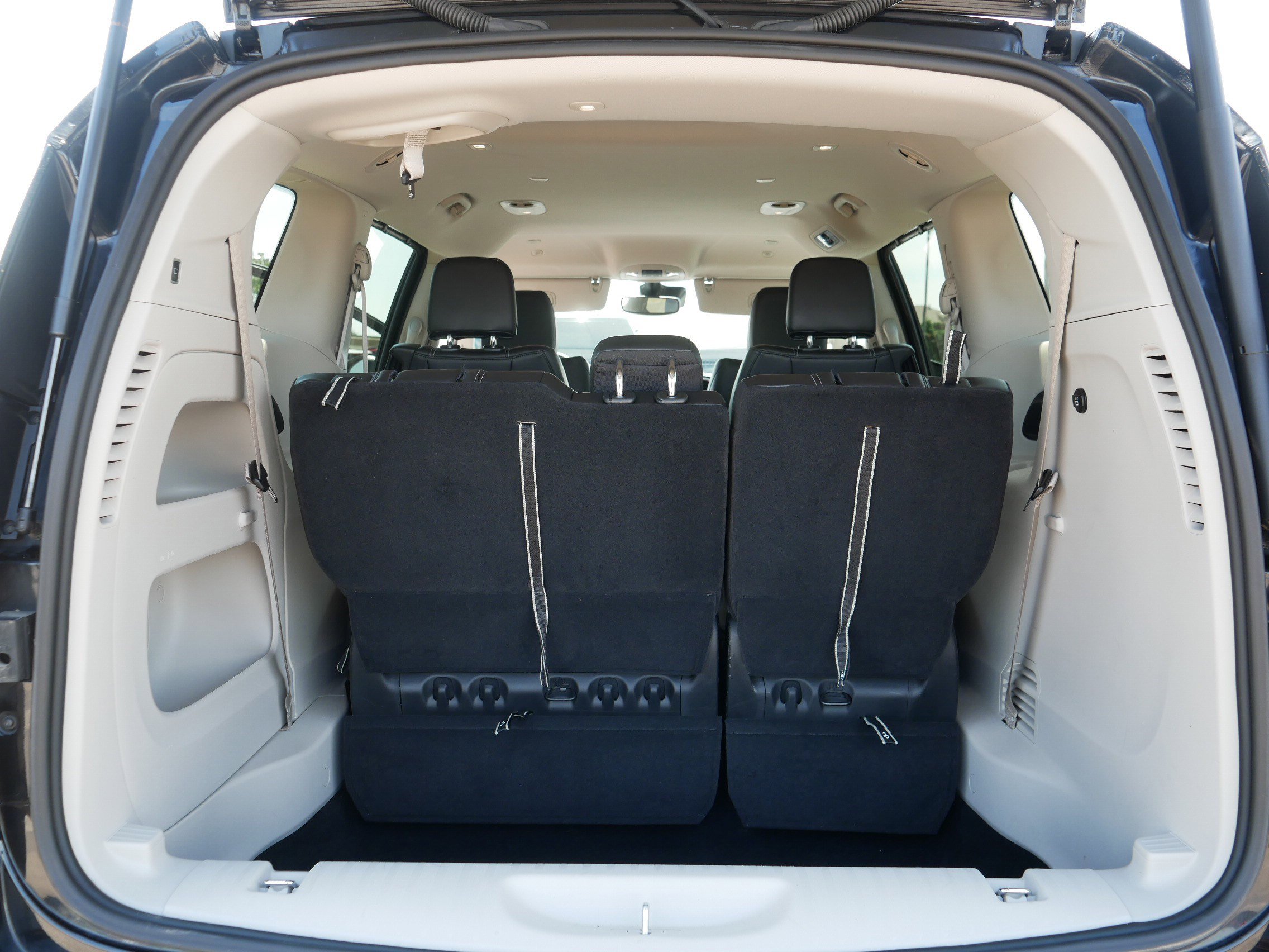 Used 2023 Chrysler Pacifica Touring-L AWD/4WD image 18