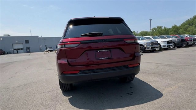 Used 2023 Jeep Grand Cherokee Altitude image 7