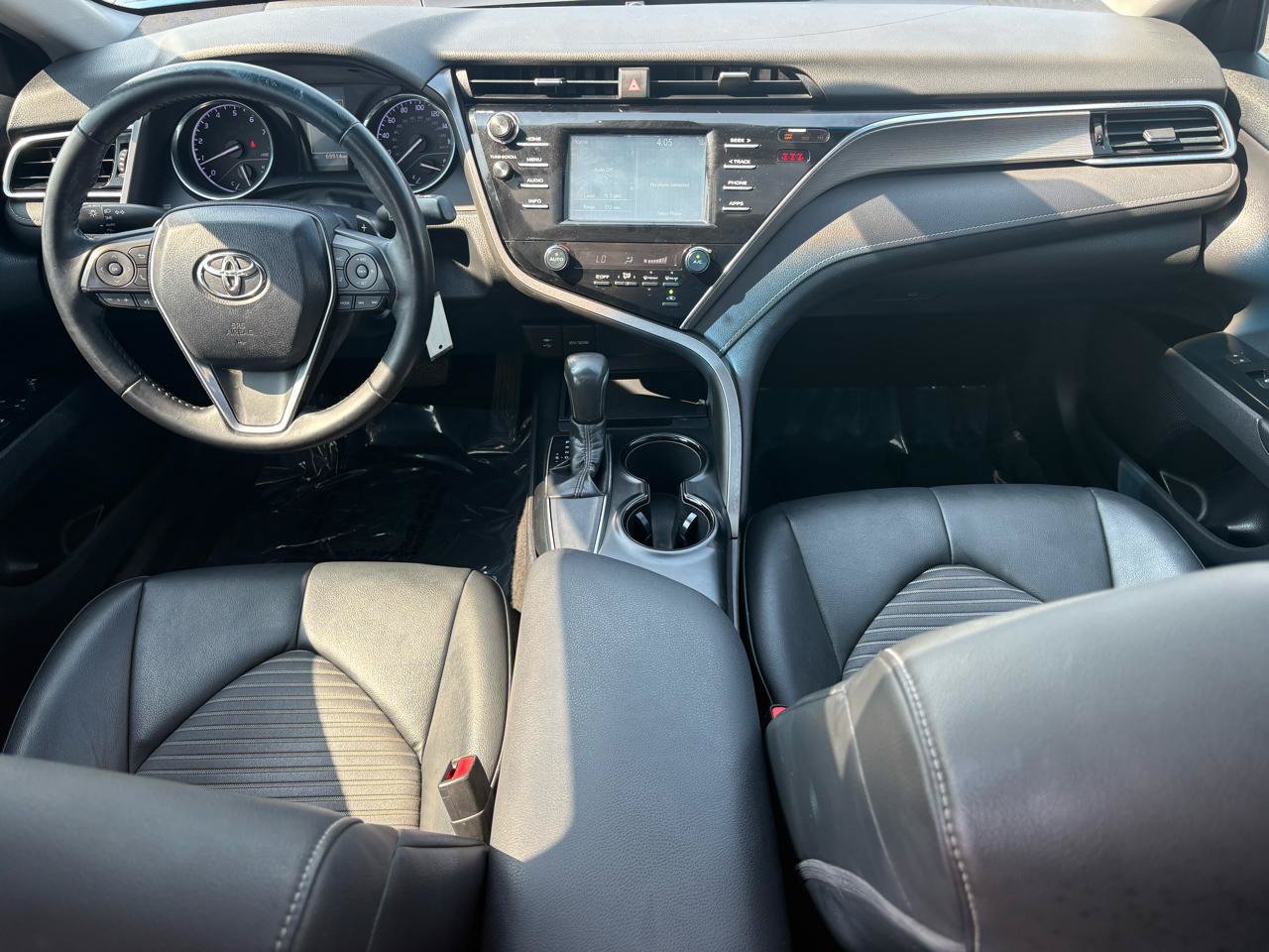 Used 2018 Toyota Camry SE w/ Moonroof Package FWD image 6
