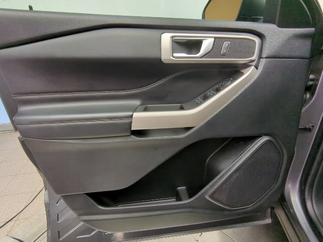 Used 2023 Ford Explorer XLT AWD/4WD image 16