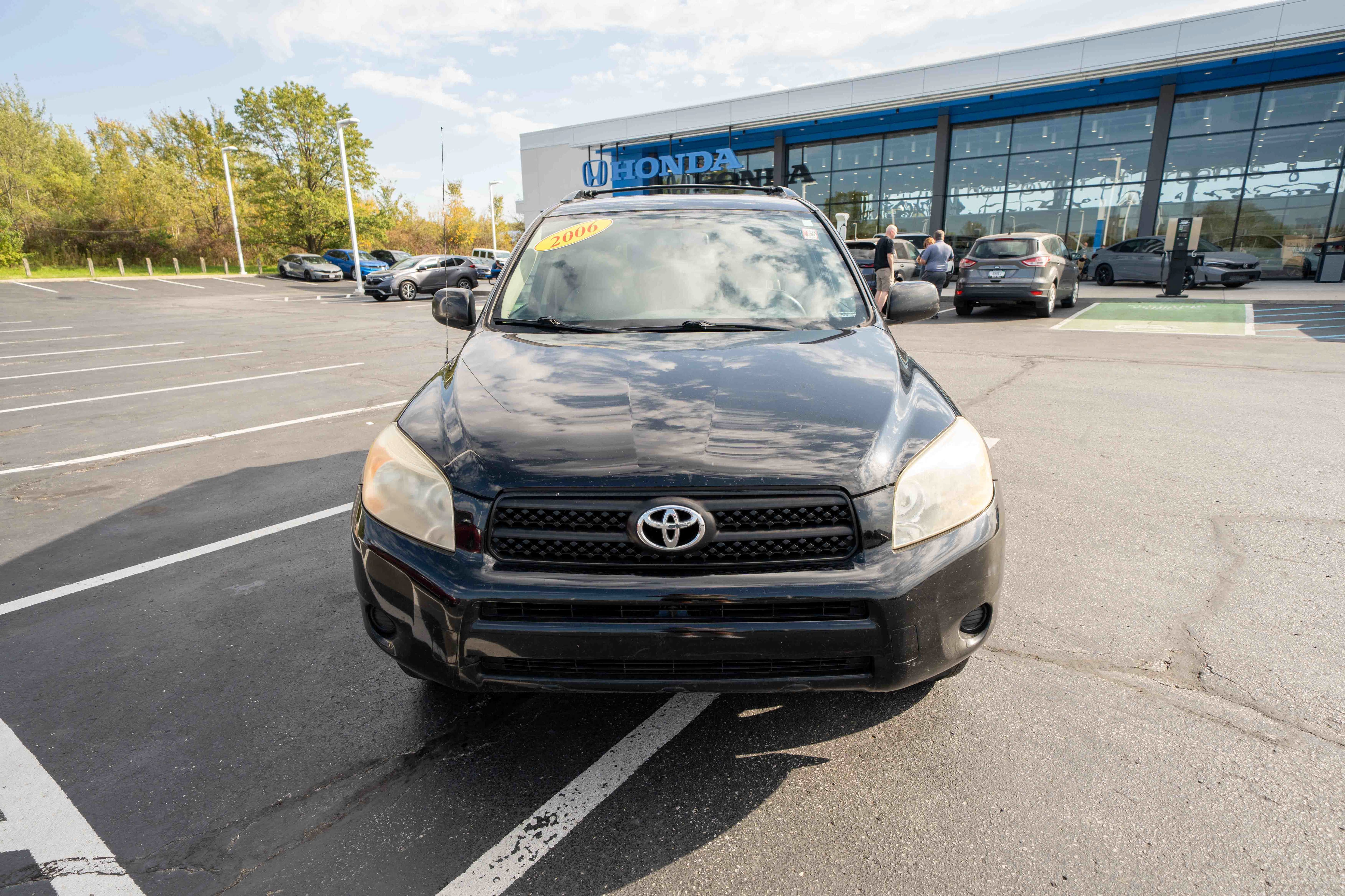 Used 2006 Toyota RAV4 2WD image 2