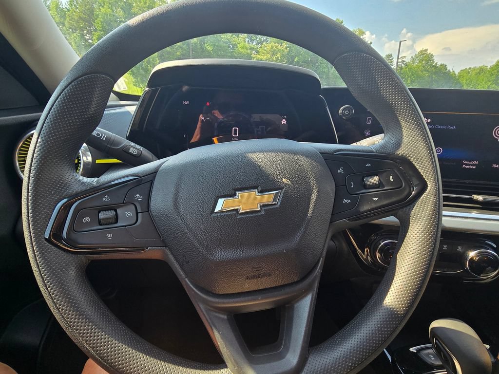 Used 2025 Chevrolet Trax LT FWD image 22
