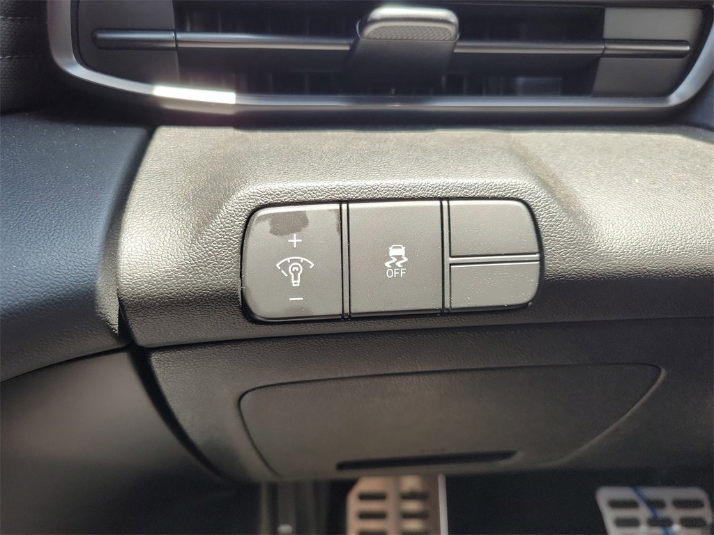 Used 2025 Hyundai Elantra Sport image 11