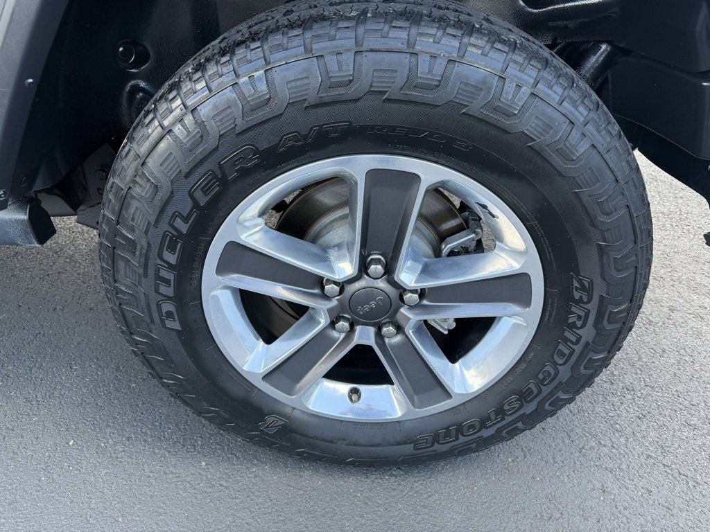 Used 2020 Jeep Wrangler Unlimited Sahara image 9