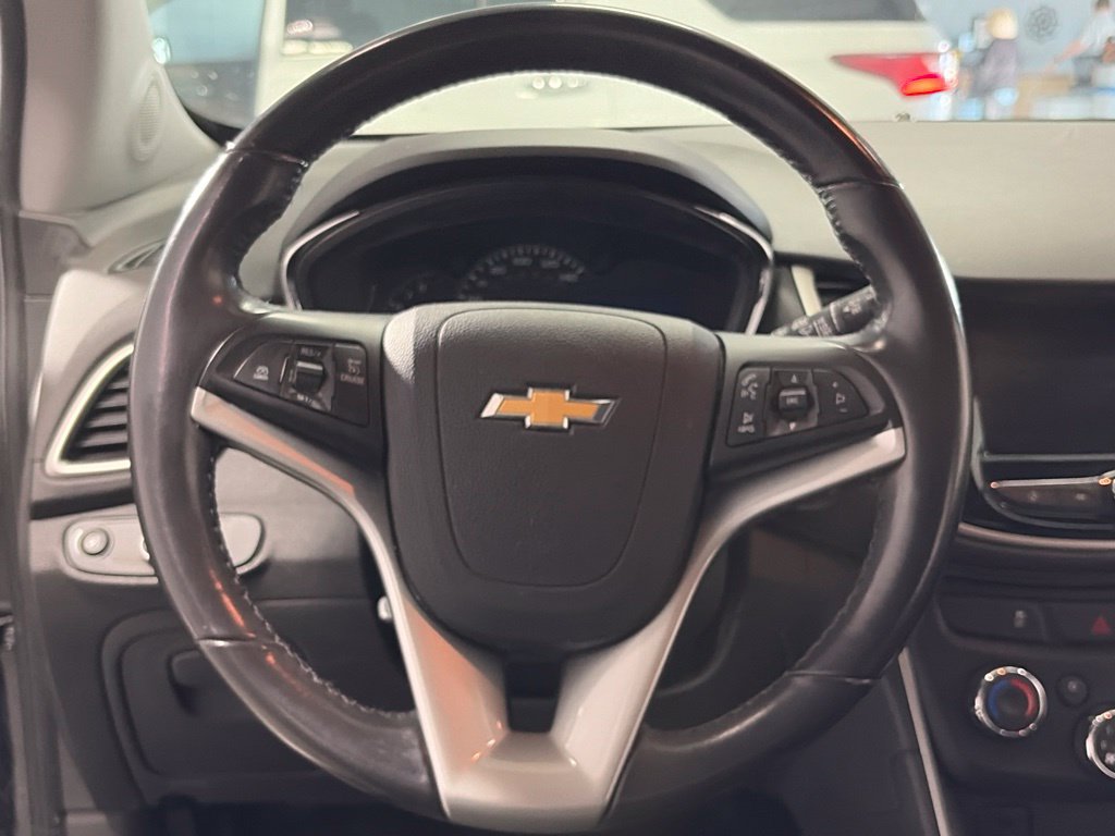 Used 2019 Chevrolet Trax LT w/ LT Convenience Package AWD/4WD image 17