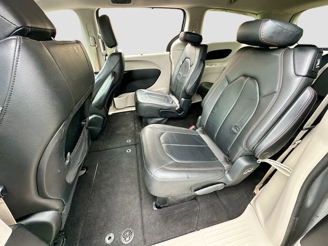 Used 2017 Chrysler Pacifica Touring-L image 25