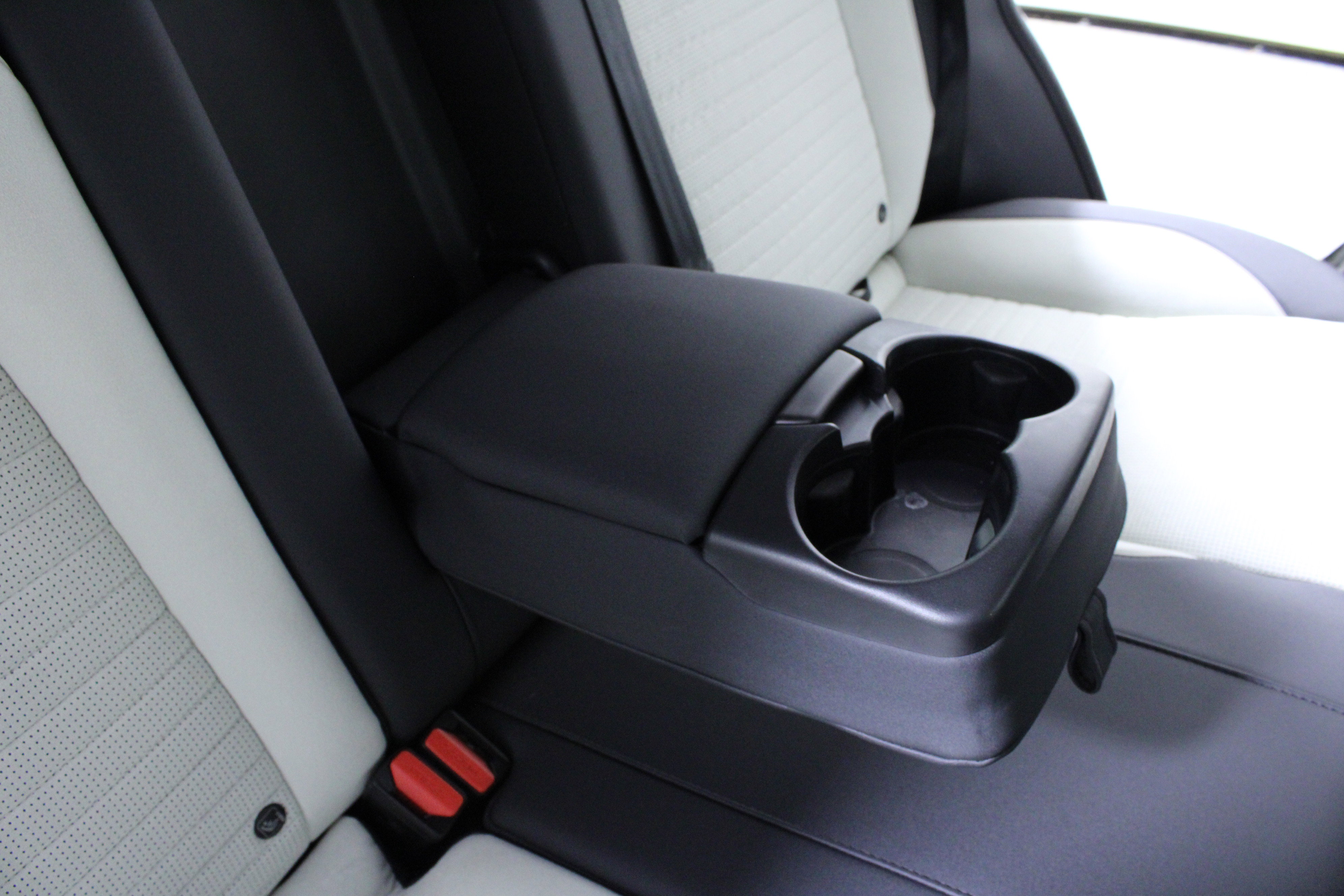 Used 2025 Land Rover Discovery Sport S image 15