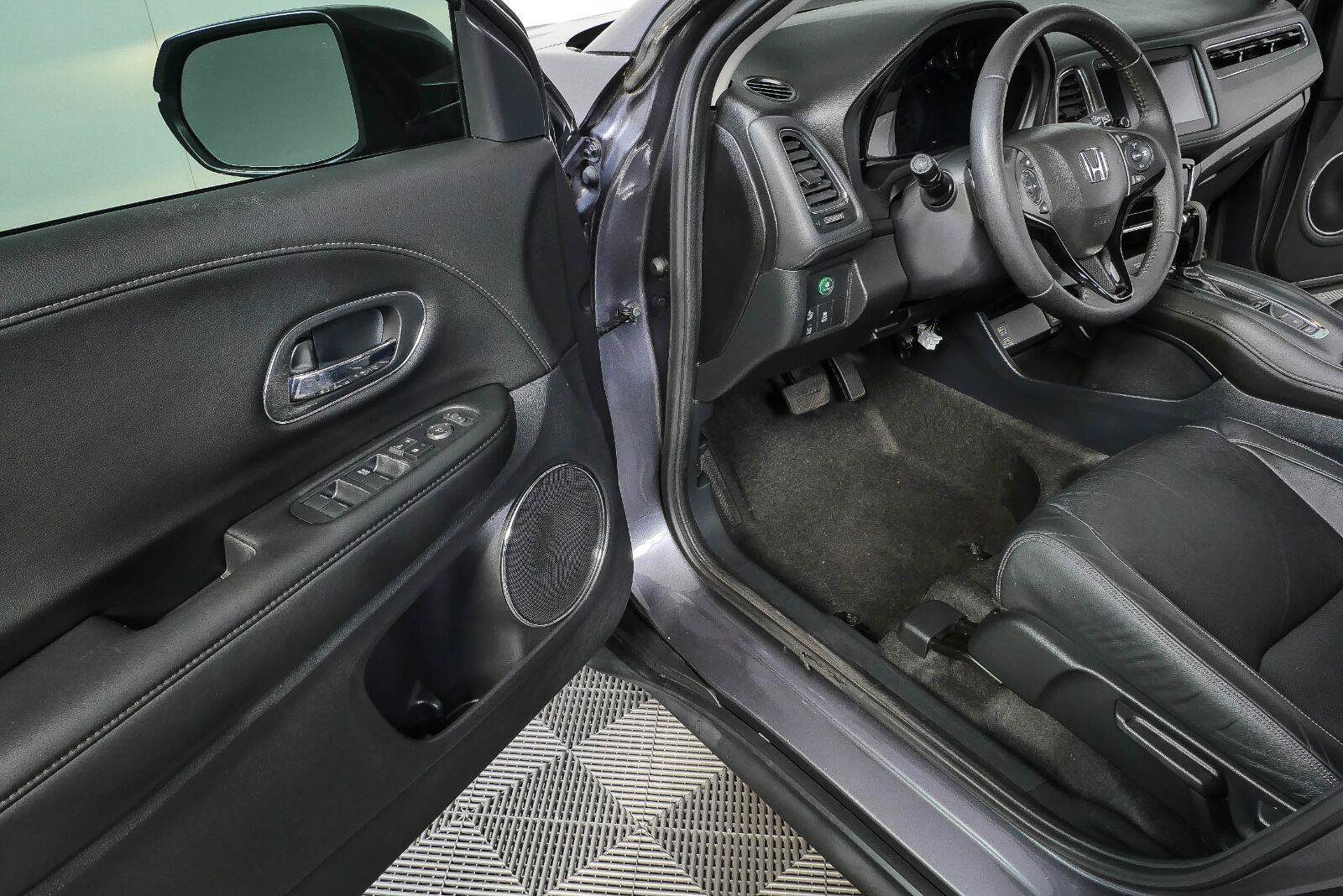 Used 2021 Honda HR-V EX-L image 8