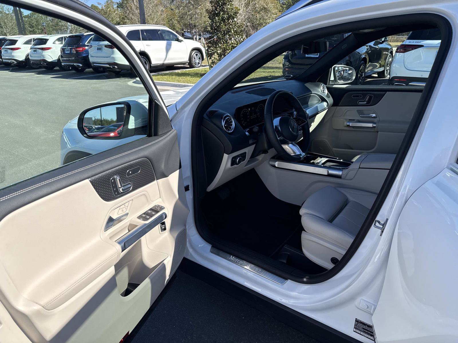 Used 2025 Mercedes-Benz GLB 250 image 19