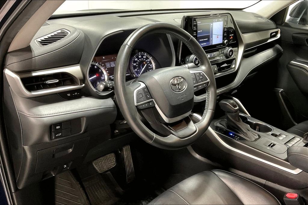 Used 2022 Toyota Highlander XLE image 16