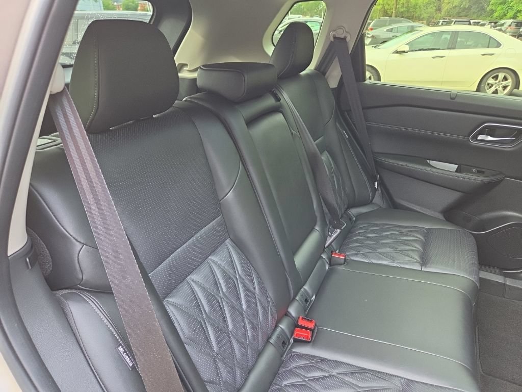 Used 2026 Nissan Rogue Platinum w/ Platinum Premium Package AWD/4WD image 38