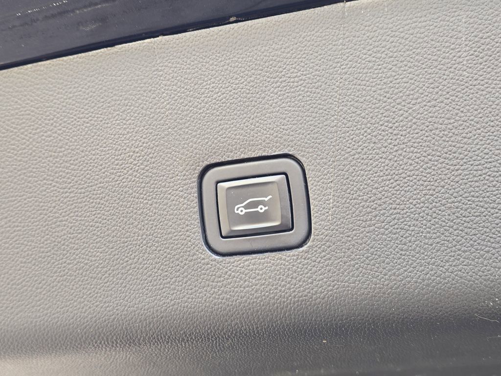 Certified 2023 Chevrolet Traverse RS w/ LPO, Floor Liner Package image 36