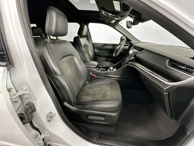 Used 2023 Jeep Grand Cherokee L Laredo image 30