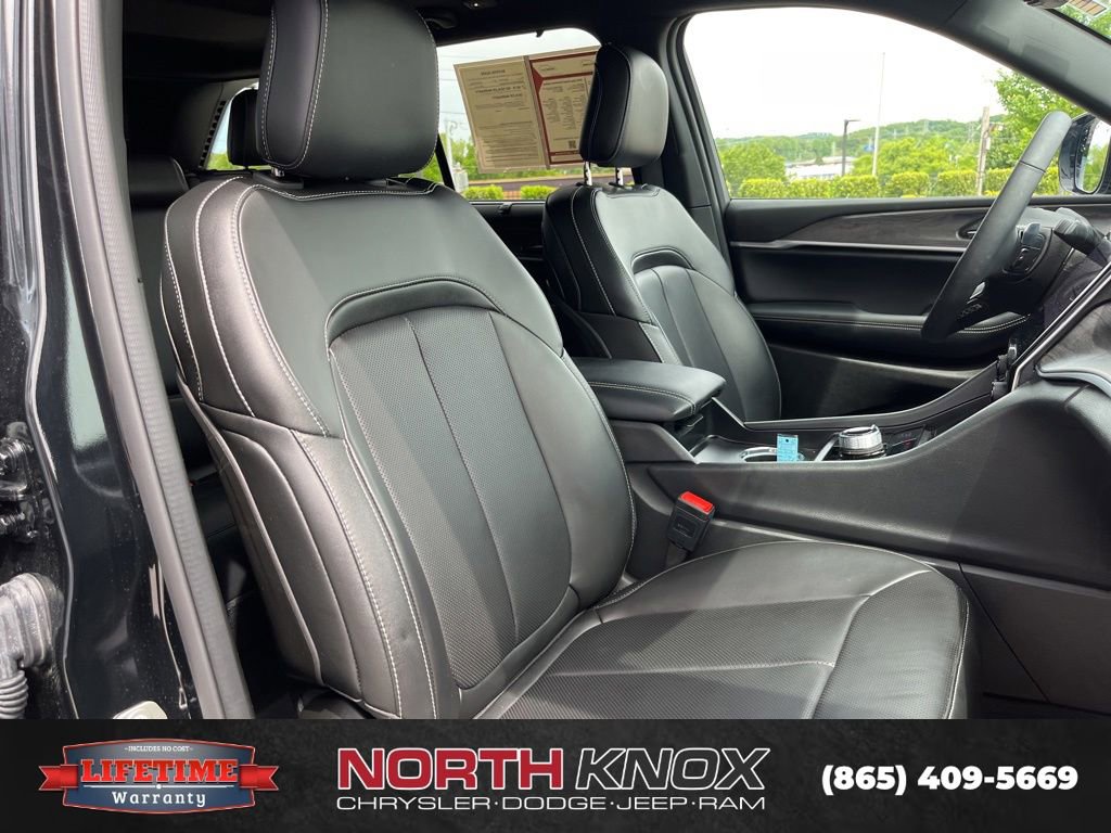 Used 2024 Jeep Grand Cherokee Limited w/ Luxury Tech Group II AWD/4WD image 27
