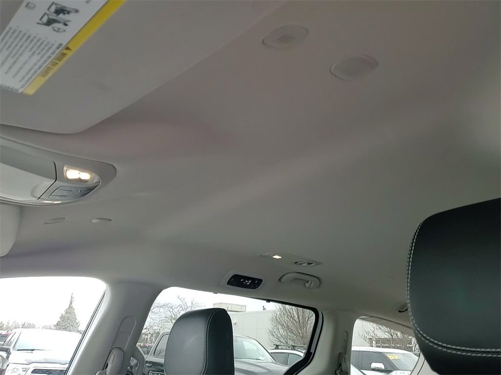 Used 2023 Chrysler Pacifica Touring-L image 32