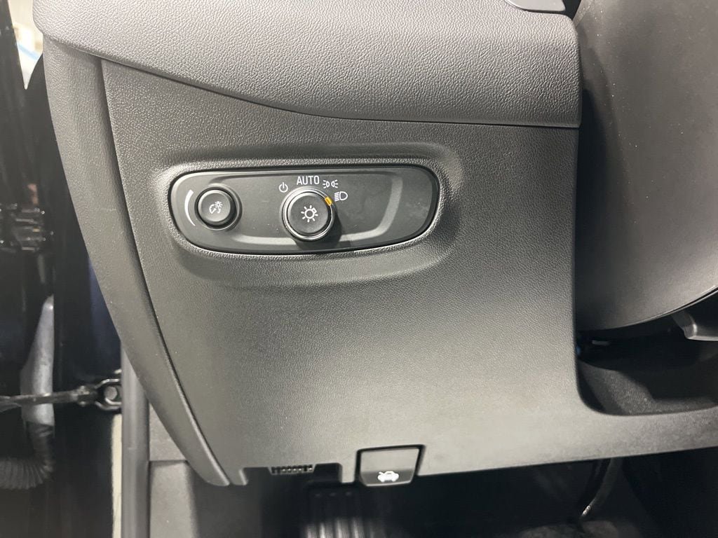 Used 2024 Chevrolet Equinox RS w/ RS Leather Package image 17