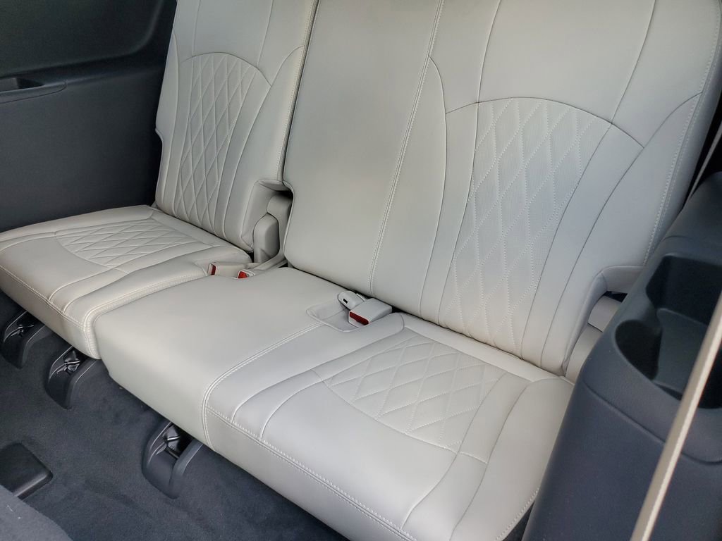 Used 2022 Buick Enclave Avenir image 12