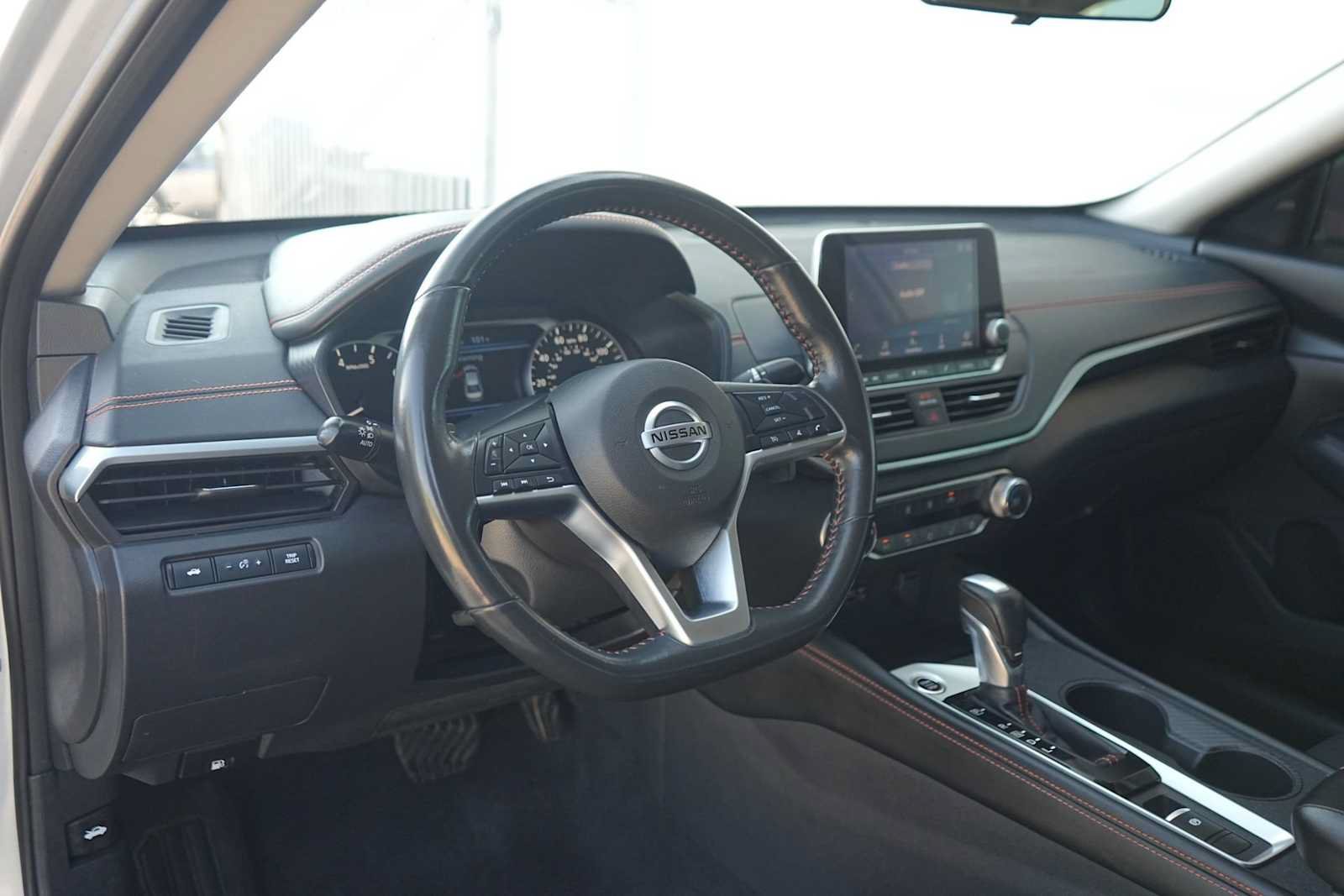 Used 2022 Nissan Altima 2.5 SR AWD/4WD image 2