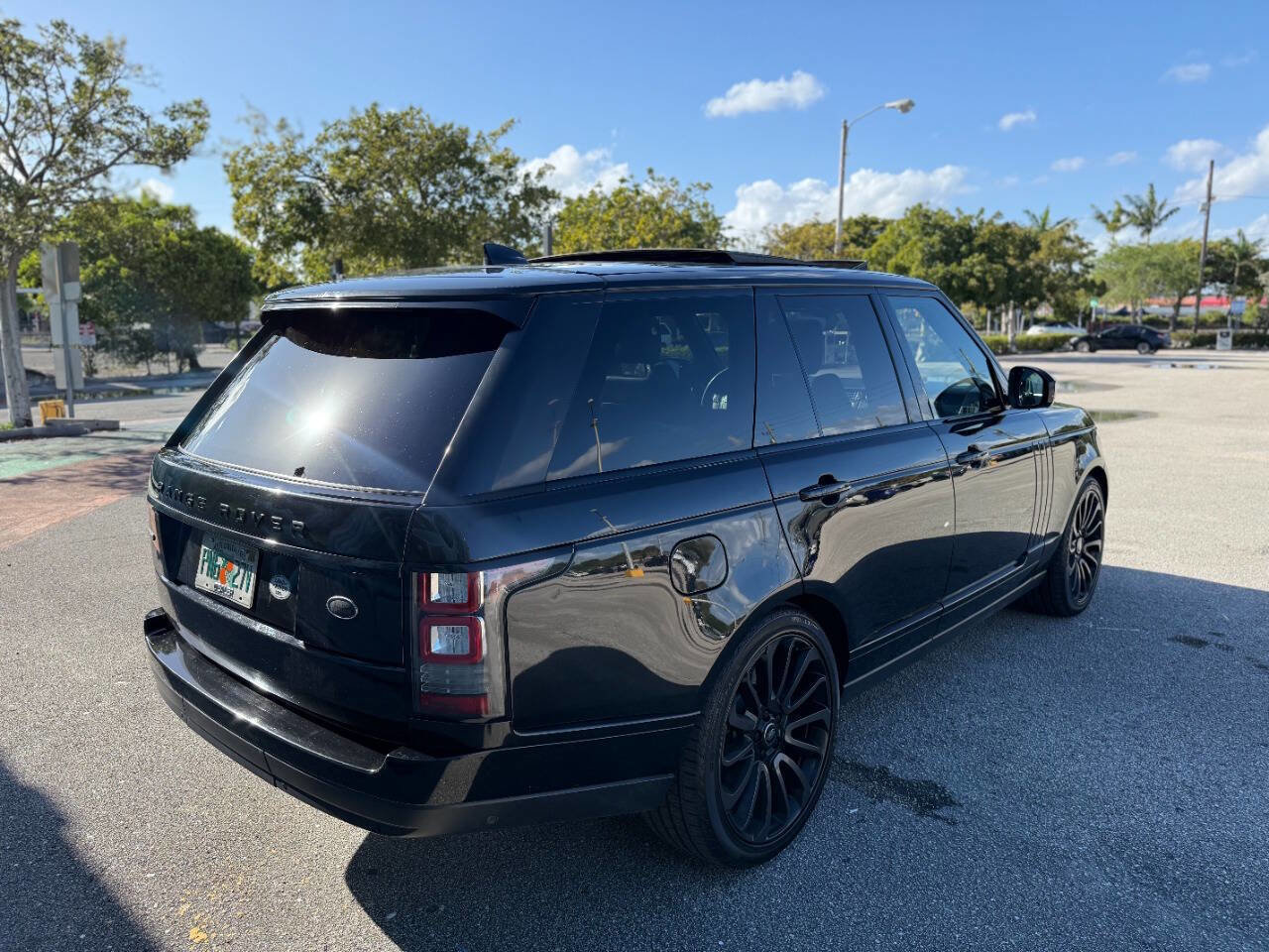 Used 2017 Land Rover Range Rover Supercharged image 6