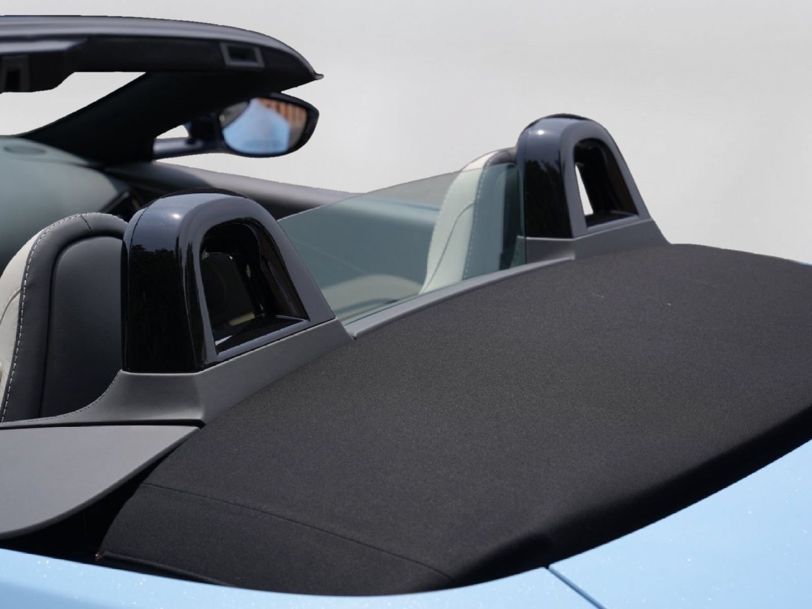 Used 2023 Aston Martin V8 Vantage Roadster RWD image 21