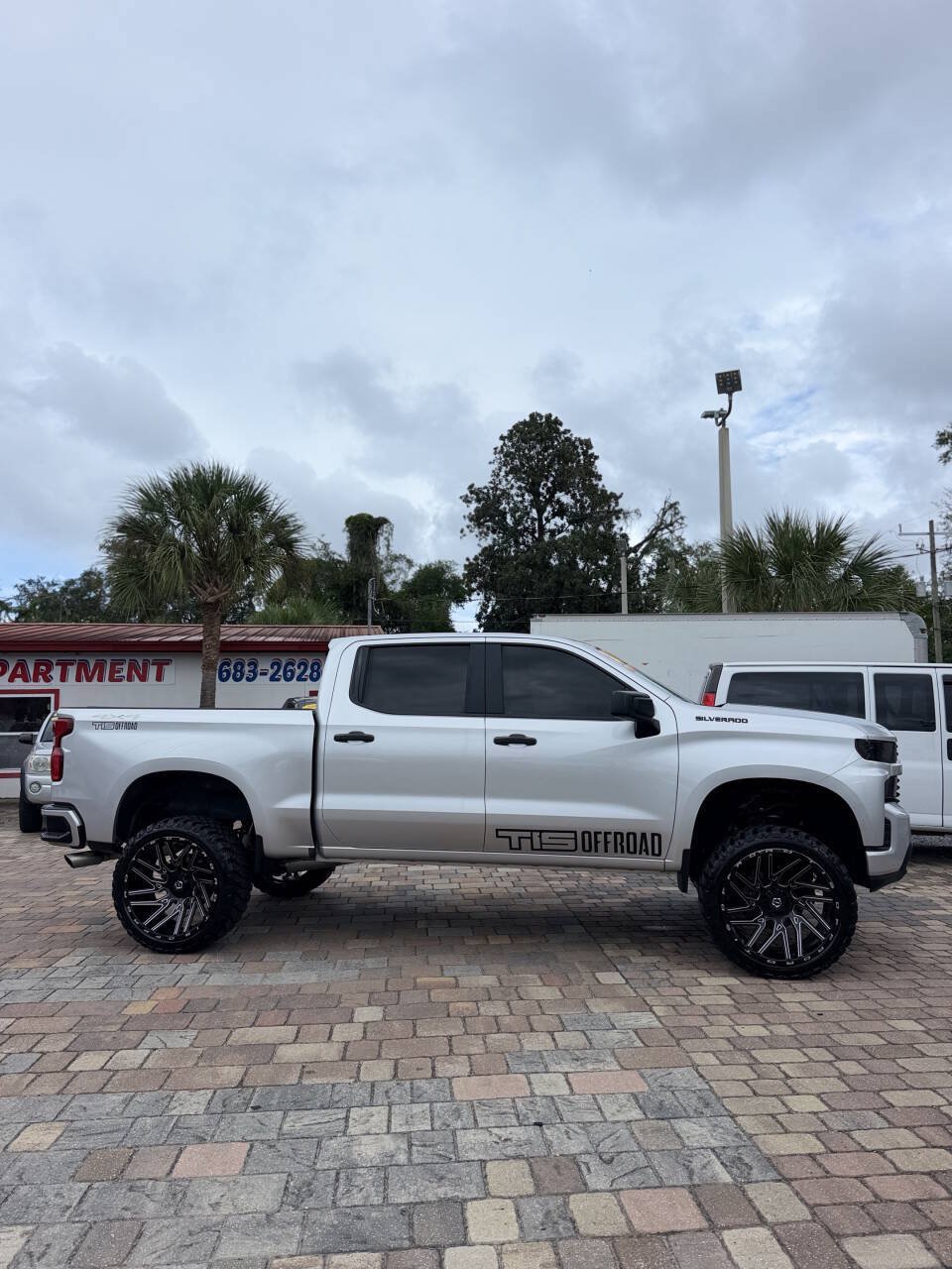 Used 2020 Chevrolet Silverado 1500 Custom w/ Custom Value Package AWD/4WD image 4