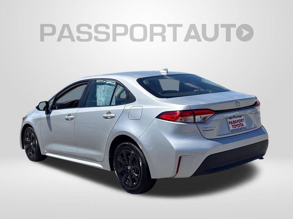 Used 2025 Toyota Corolla LE FWD image 4