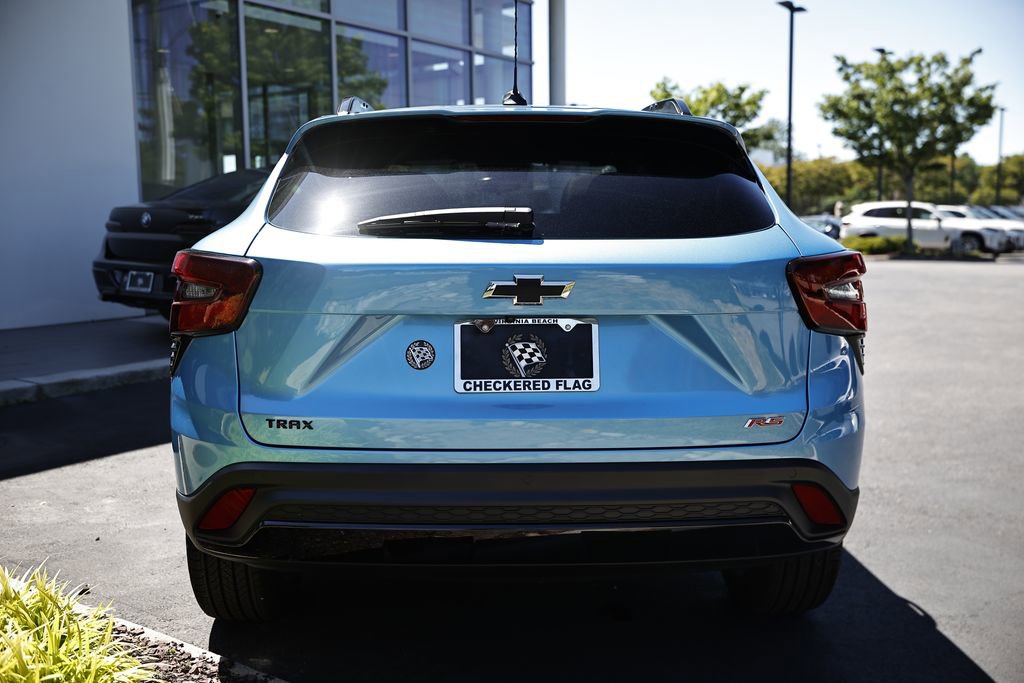 Used 2025 Chevrolet Trax RS w/ Sunroof Package FWD image 8