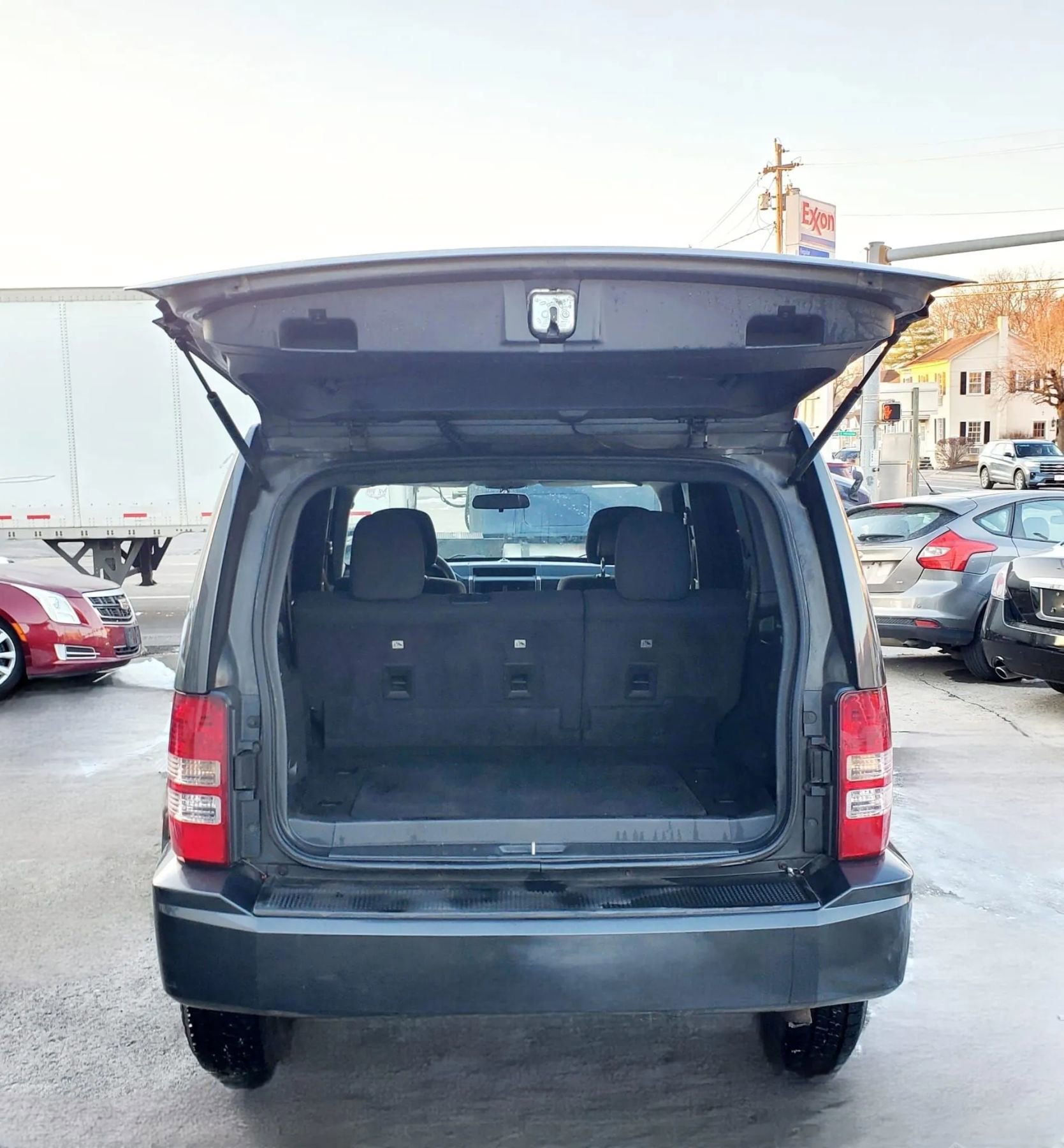 Used 2011 Jeep Liberty Sport AWD/4WD image 8