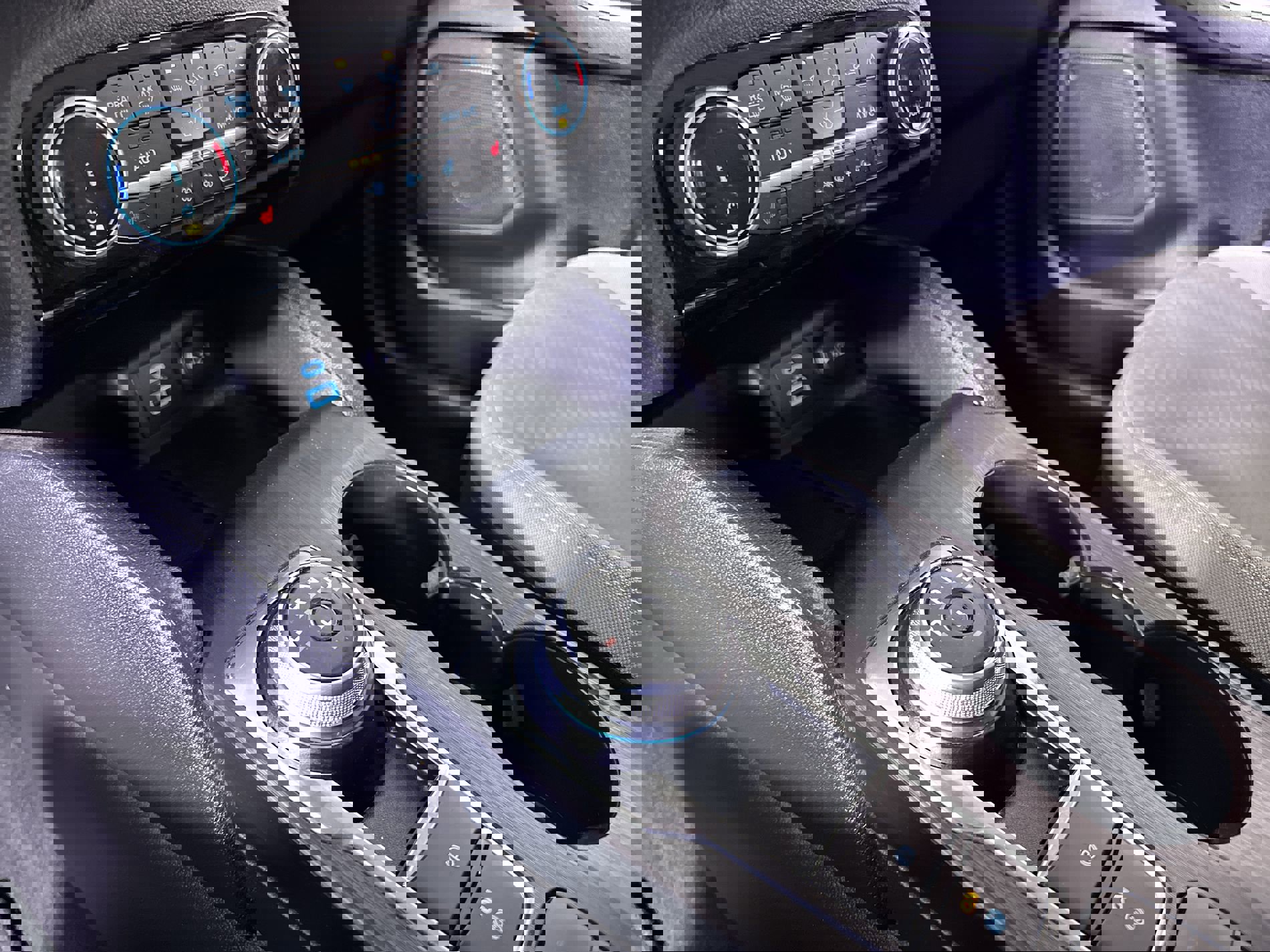 Used 2022 Ford Escape SE w/ SE Sport Appearance Package image 52