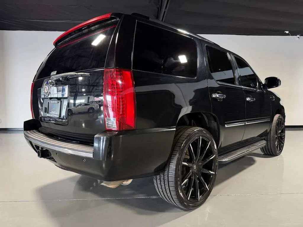 Used 2007 Cadillac Escalade AWD w/ Information Package image 4