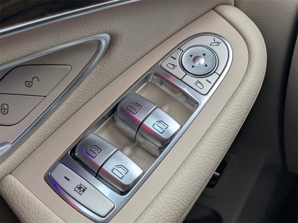 Used 2022 Mercedes-Benz GLC 300 image 32