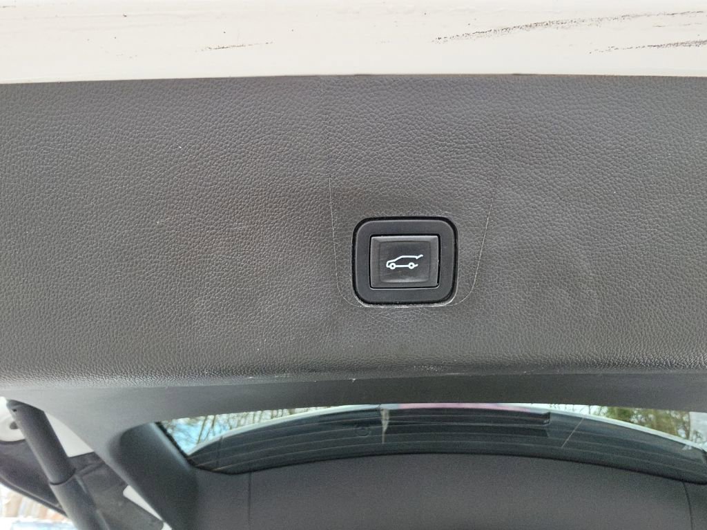 Used 2018 Chevrolet Traverse LT image 34