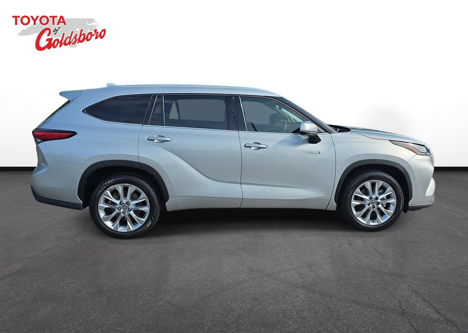 Used 2021 Toyota Highlander Limited FWD image 4