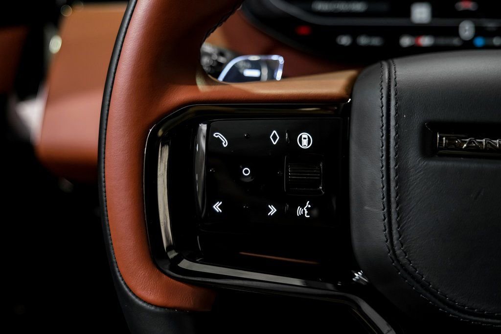 Used 2024 Land Rover Range Rover Sport image 14