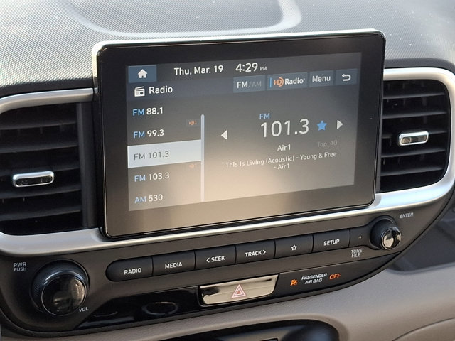 Certified 2024 Hyundai Venue SEL image 17