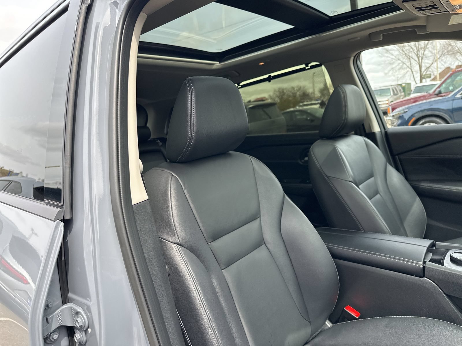Used 2025 Nissan Rogue SL w/ SL Premium Package AWD/4WD image 36