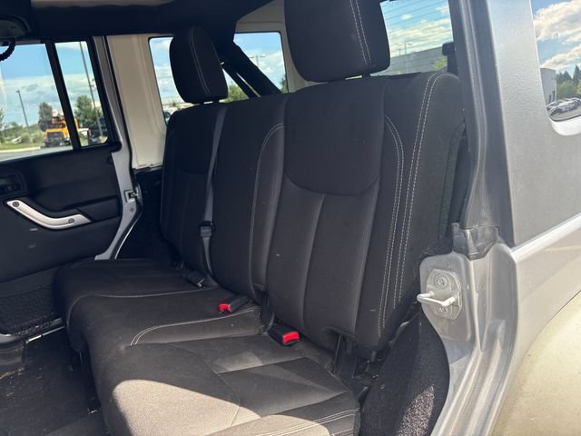 Used 2015 Jeep Wrangler Unlimited Rubicon w/ Connectivity Group AWD/4WD image 11