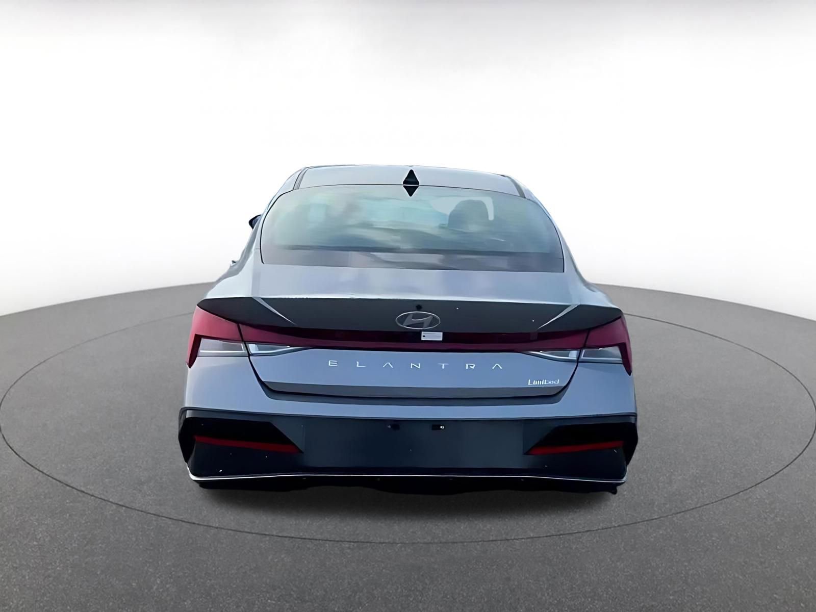 Used 2025 Hyundai Elantra Limited image 7