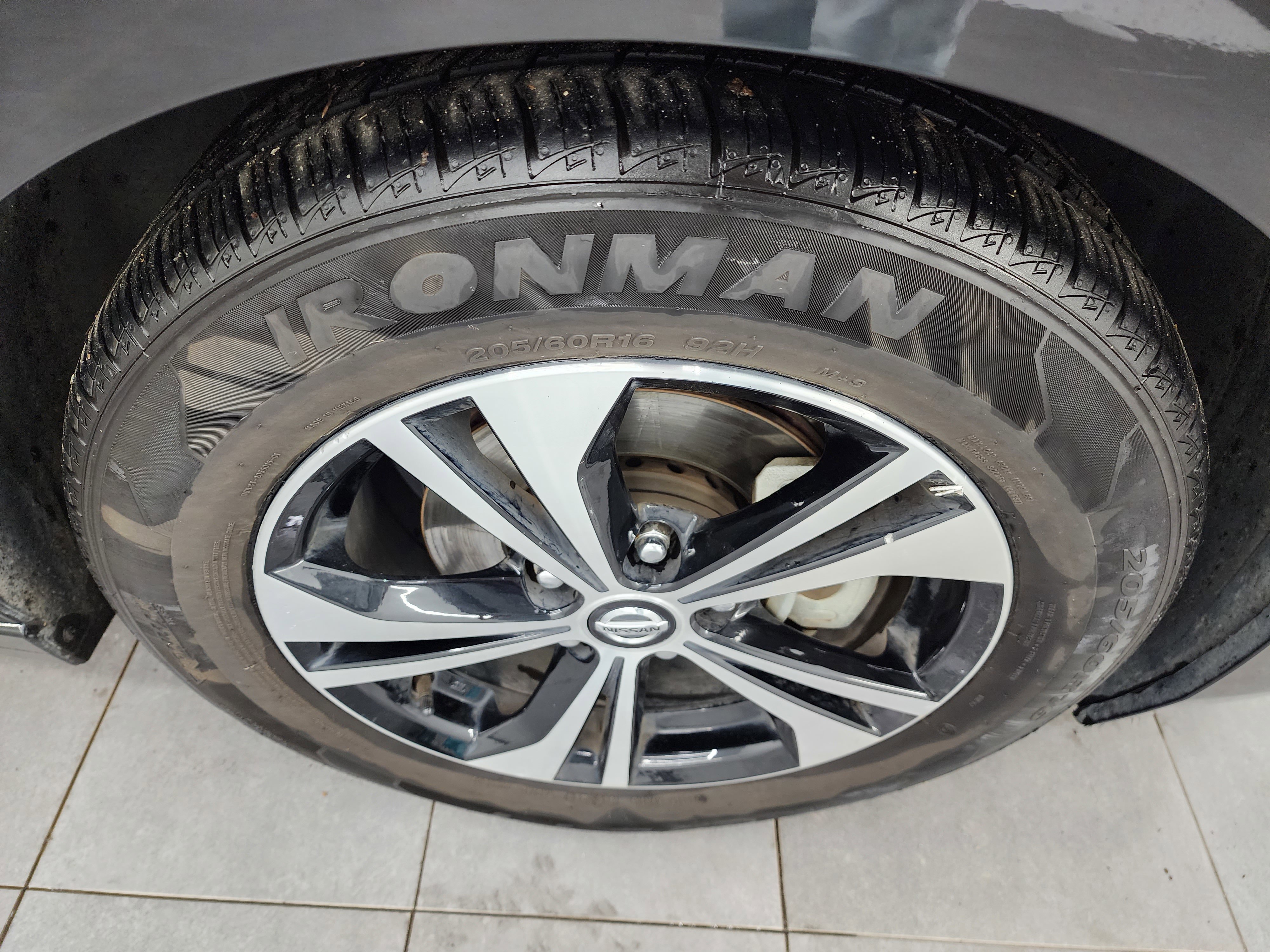 Used 2023 Nissan Sentra SV image 3