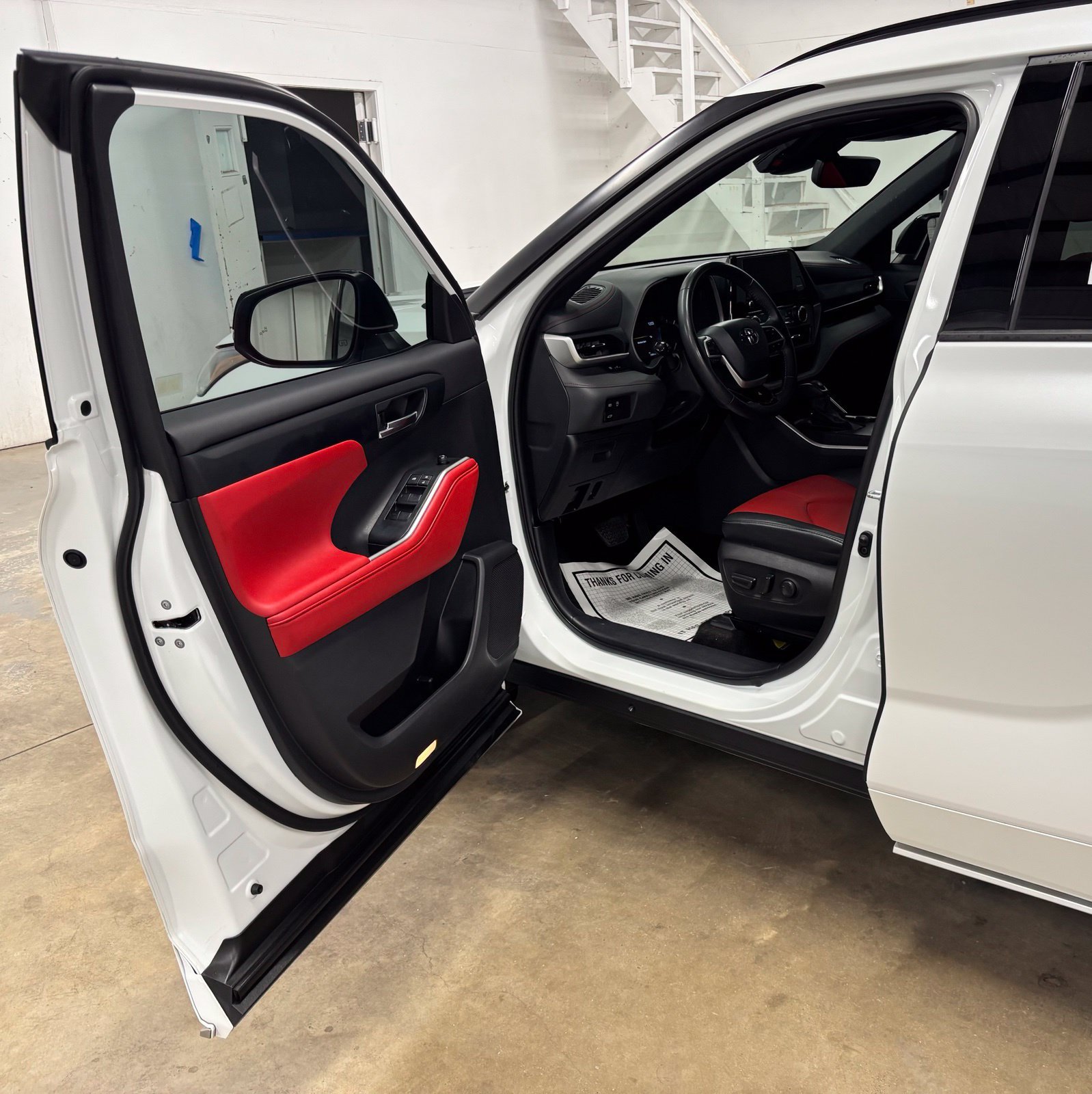 Used 2024 Toyota Highlander XSE FWD image 22