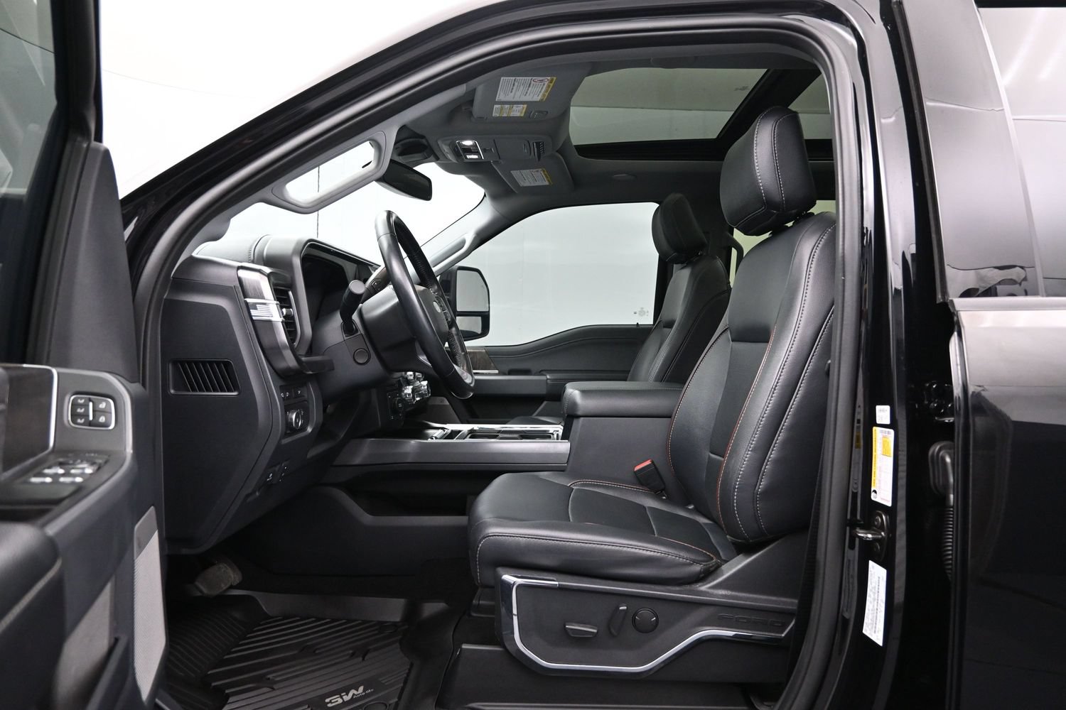 Used 2023 Ford F250 Lariat w/ Lariat Ultimate Package AWD/4WD image 9