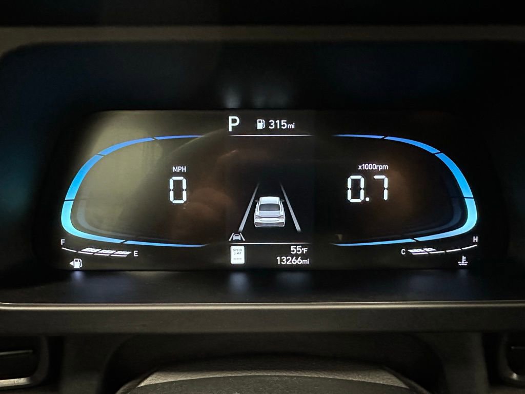 Used 2025 Hyundai Elantra Sport image 22