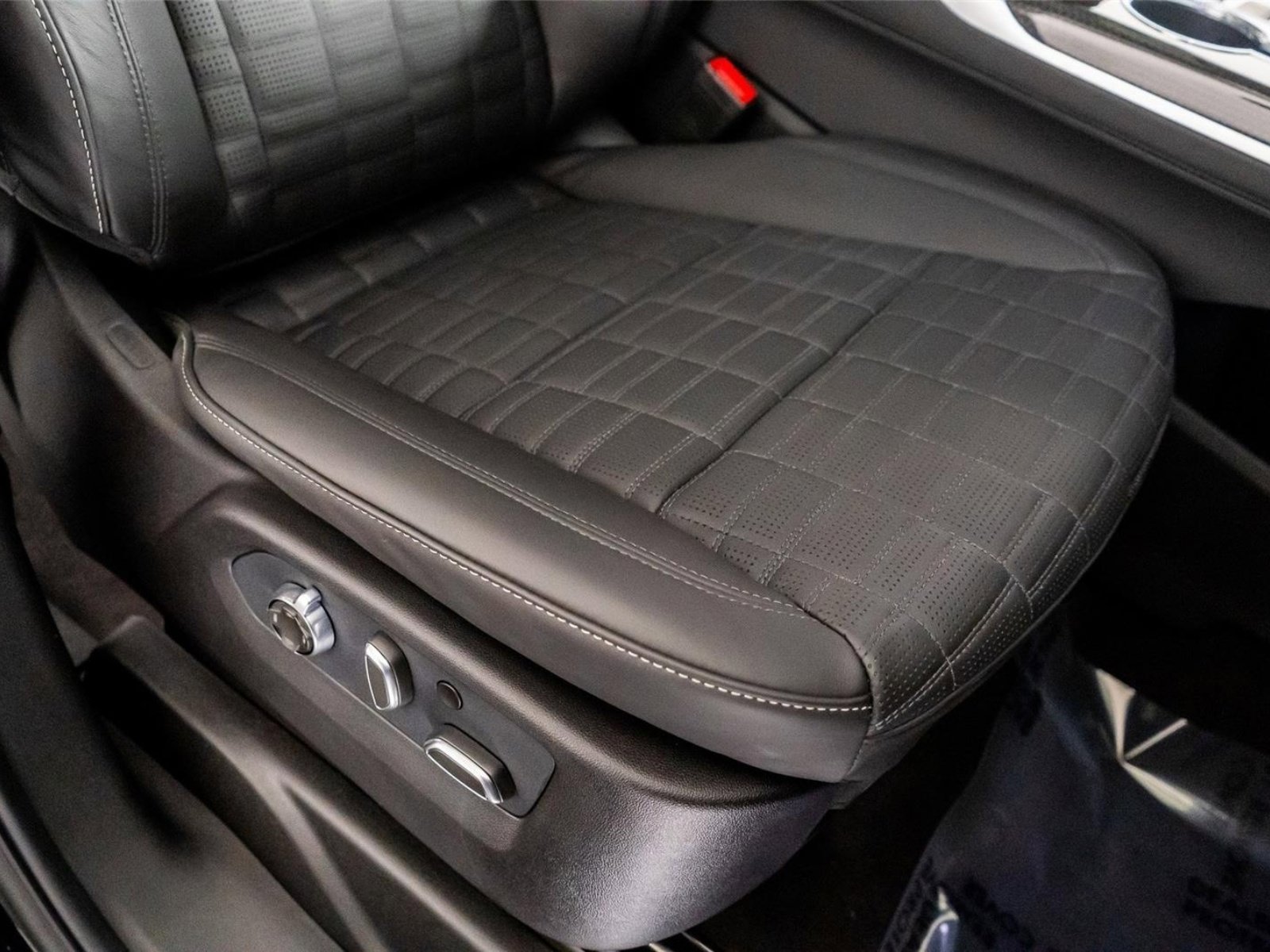 Used 2026 Cadillac Escalade V w/ LPO, Floor Liner Package image 34