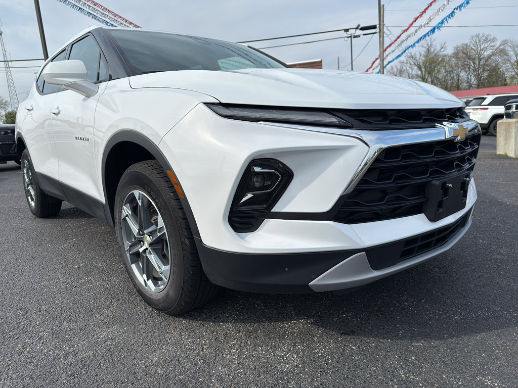 Used 2025 Chevrolet Blazer LT image 3